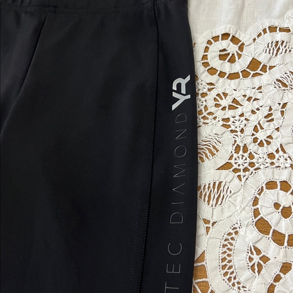 Aztec Diamond youth ages 8-9 full seat leggings - Picture 2 of 7